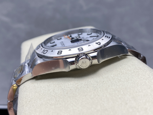 9cb85423-142b-4a71-8a40-edaafb550adf ExplorerII 42mm M226570 ARF