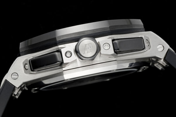 YY Royal Oak Offshore 43mm 26420SO